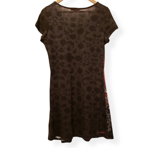 Ladies light weight summer dress - Picture 2 of 8